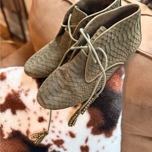Yosi Samra Olive Textured Lace-Up Boots